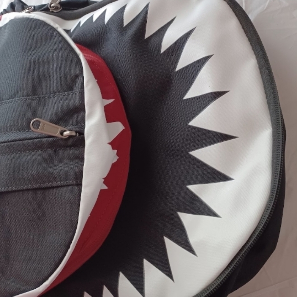 Shark Backpack - Picture 5 of 6